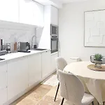 Beautiful 2 Bedroom App, Walking Distance From Congress * Cannes