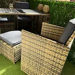 Beautiful 2 Bedroom App, Walking Distance From Congress Cannes